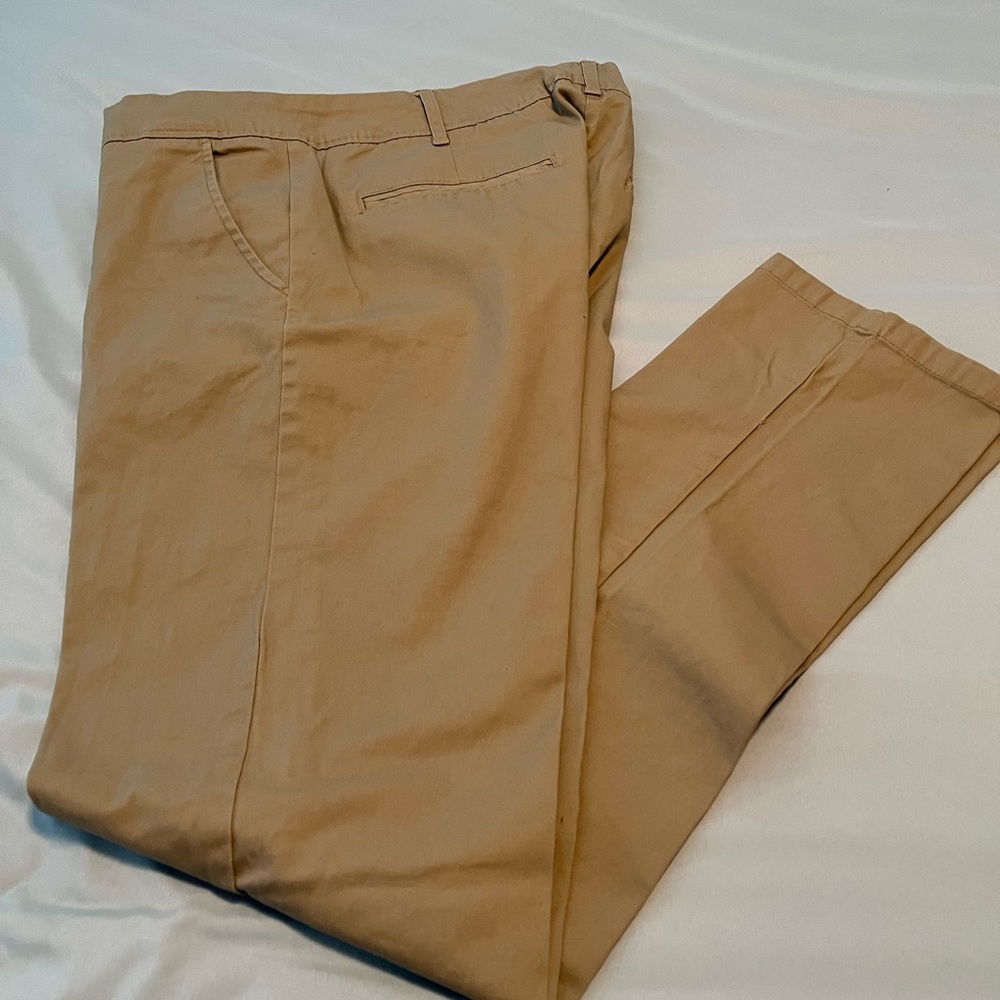 NEW lightweight beige pants 98% Cotten, 2% spandex